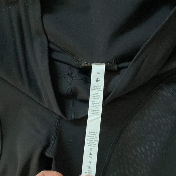 Black Lululemon Mid-Rise Yoga Crop 23" - Picture 6 of 7